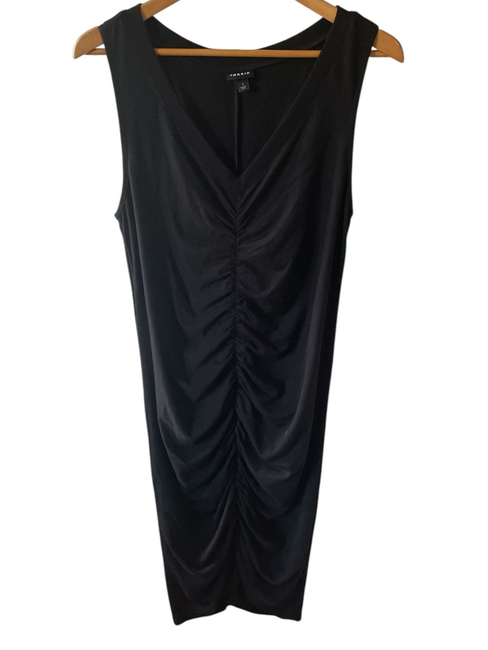 C6- Torrid size 1 - 1X Black Ruched V-Neck Women’s Dress
